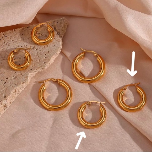 Medium Chunky Classic Hoop Earrings PVD 18K Gold Plated Stainless Steel - Picture 6 of 9